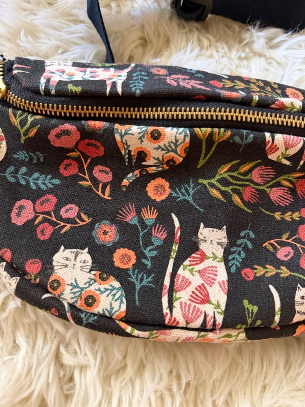 Danica Studio Cat Print Canvas Fanny Pack With Adjustable Strap & Gold Zipper NW - Picture 2 of 3